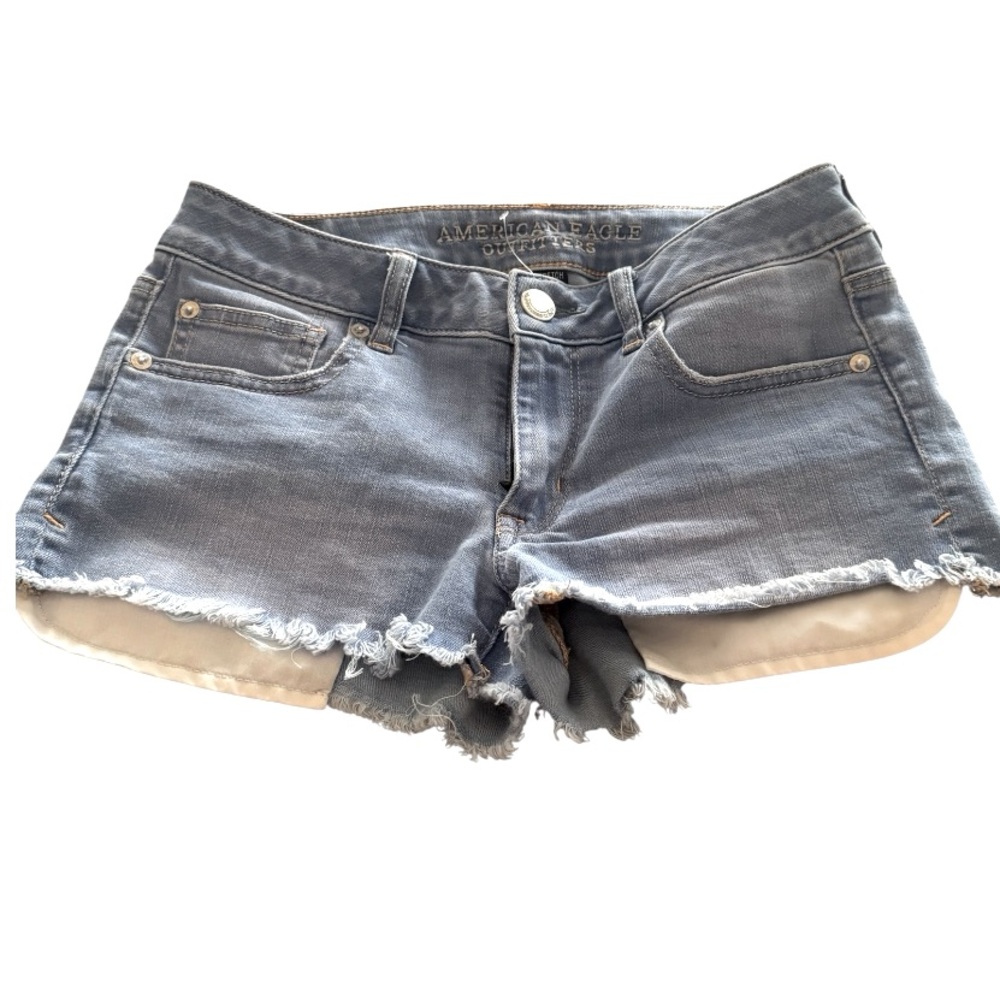 Women’s NWOT American Eagle Super low rise Stretch Denim Jean Shorts (size 6)